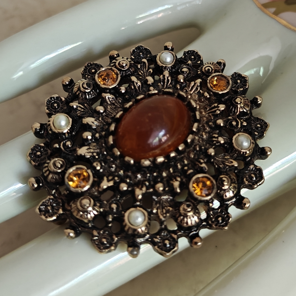 Vintage Sarah Coventry Art Nouveau Style Brooch